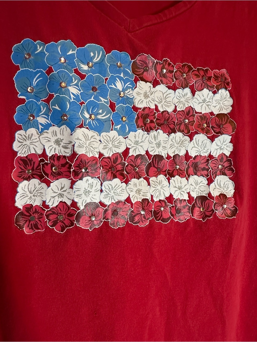 Liz & Me Red Short Sleeve V-Neck Tee with Sequin Flag - Picture 2 of 5